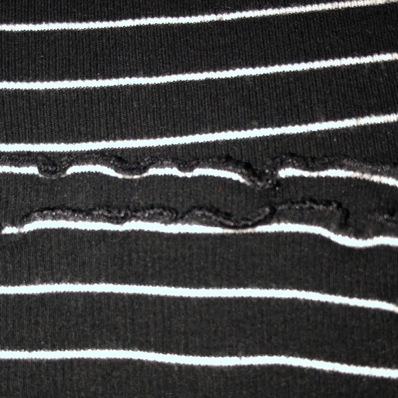 Wild Fable size small Navy striped crew neck tee with stretch - Picture 5 of 5